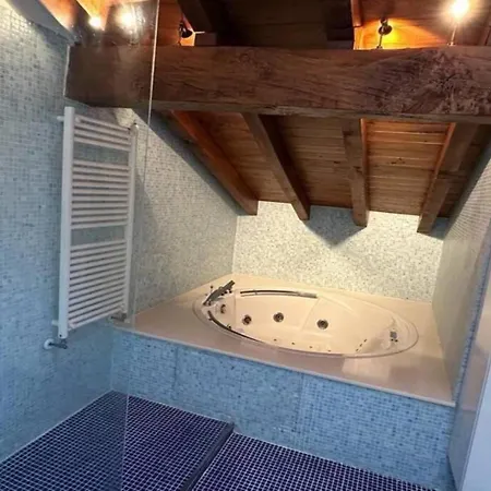 Casa Con Jacuzzi * Mompía